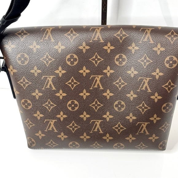 Luise Vuitton crossbody messe bag NWT - Picture 4 of 9